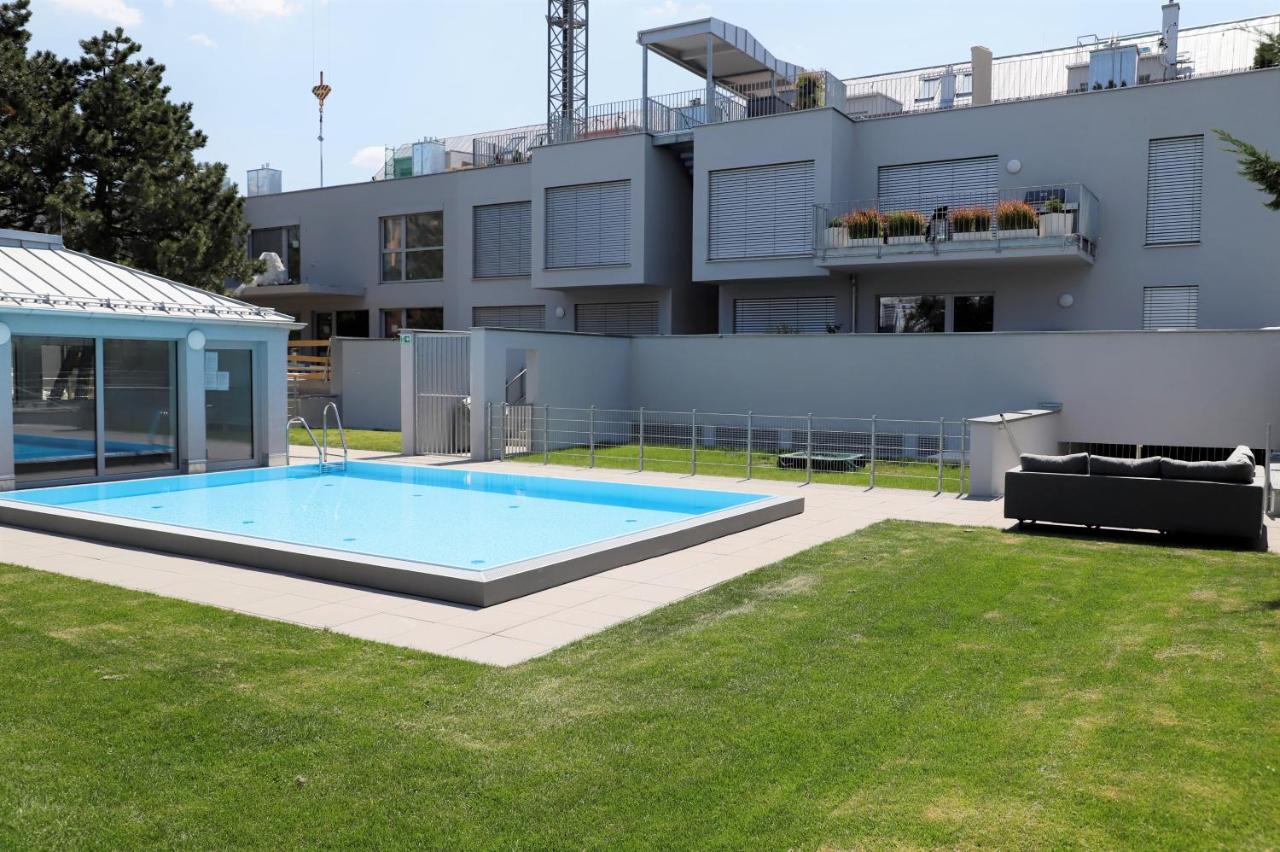 Yellow Flower Apartment With Pool - 5 Min To Lake Vídeň Exteriér fotografie