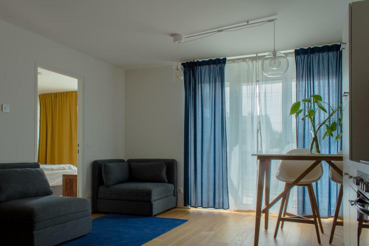 Yellow Flower Apartment With Pool - 5 Min To Lake Vídeň Exteriér fotografie